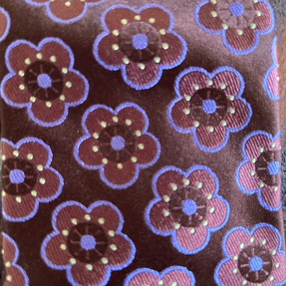 Ted Baker London Flower Silk Tie--Like New! Purple/Maroon - Picture 3 of 3